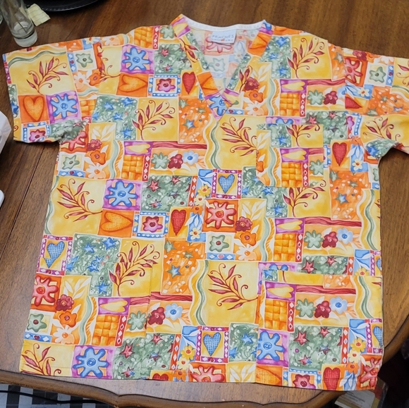 Peaches Uniforms- Orange print scrub top- Small